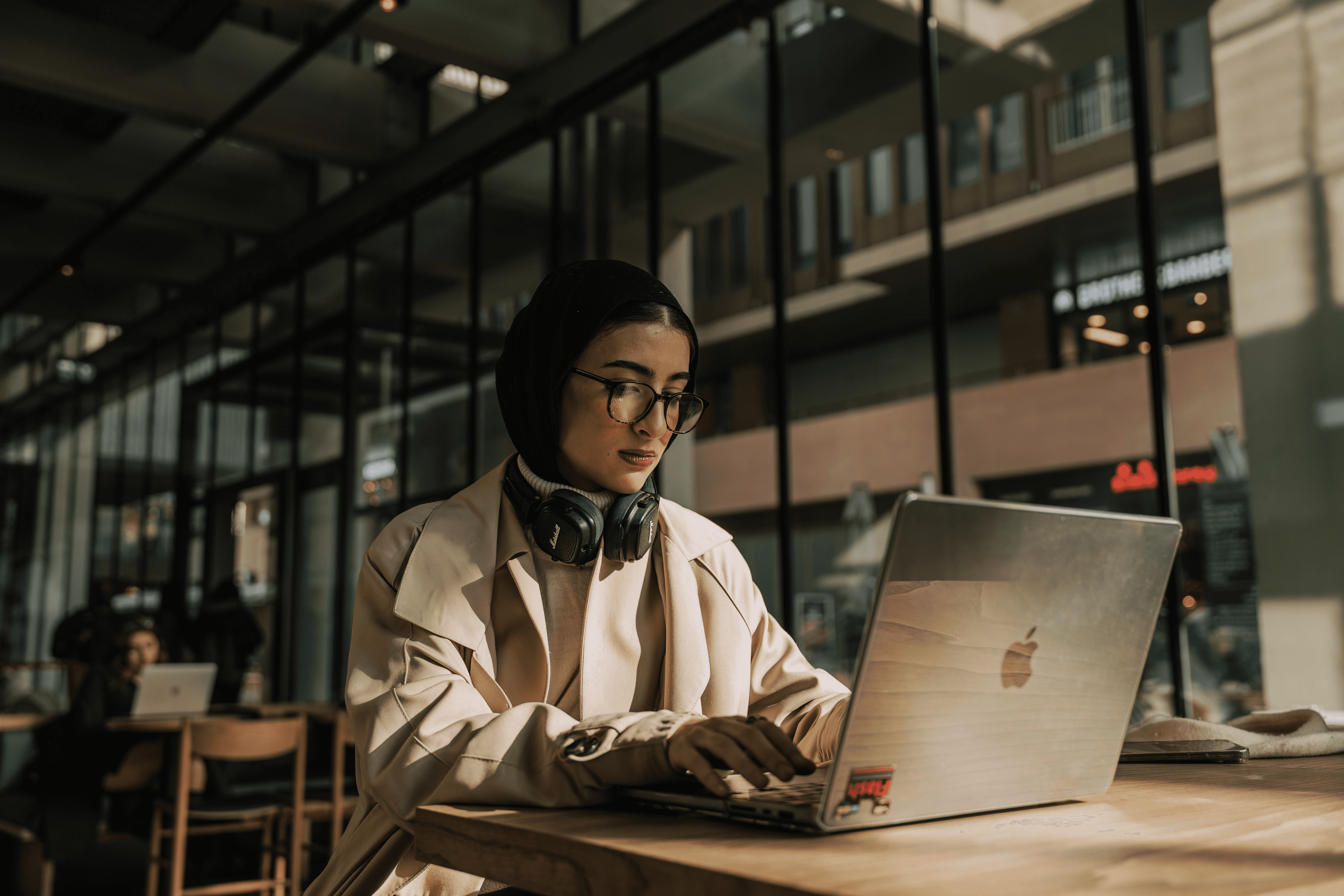 Linqa app functionality, designed as an app like Tinder but strictly for finding friends and networking.